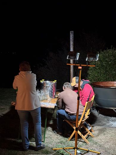 La veillée autour du chaudron.