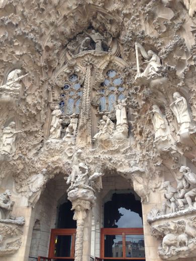 Les sculptures de la façade.
