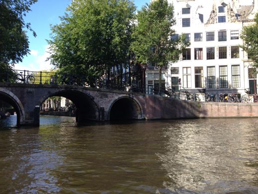 Sous les petits ponts des canaux.