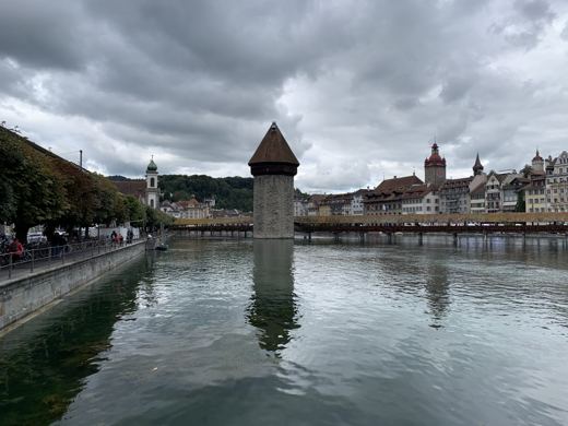 Le pont de la Chapelle et sa tour à Lucerne.